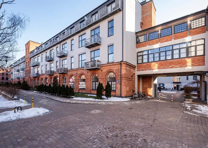 Downtown With Mezzanine By Bookinghost